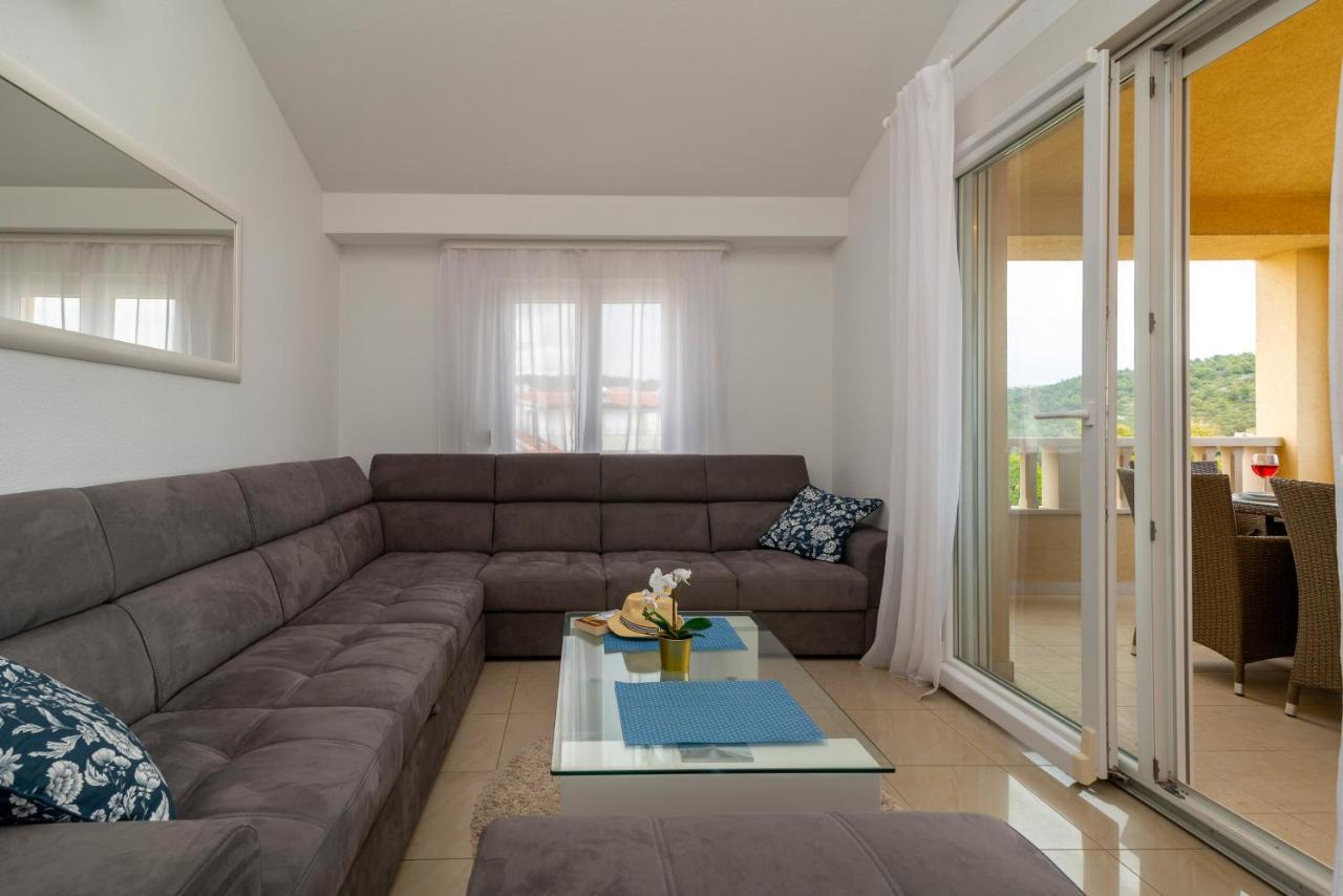Apartment Angela โตรกีร์ ภายนอก รูปภาพ