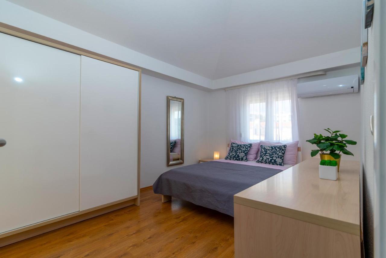 Apartment Angela โตรกีร์ ภายนอก รูปภาพ