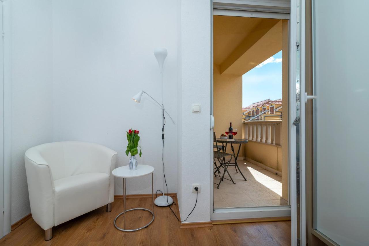 Apartment Angela โตรกีร์ ภายนอก รูปภาพ