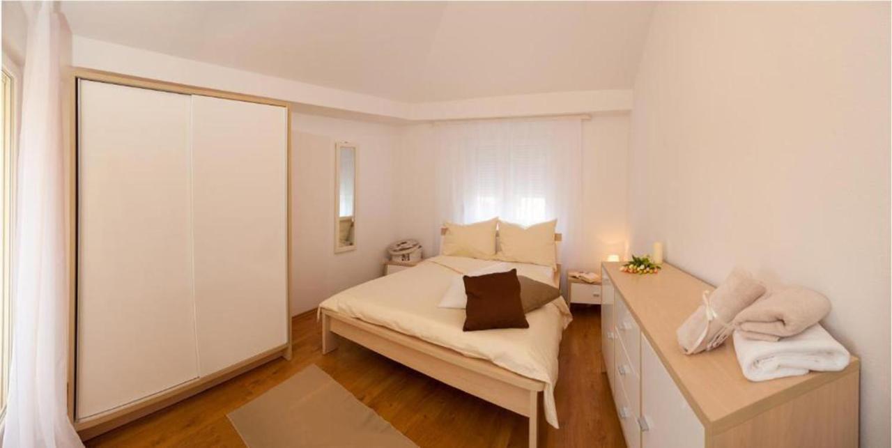 Apartment Angela โตรกีร์ ภายนอก รูปภาพ