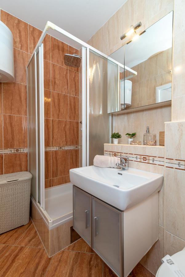 Apartment Angela โตรกีร์ ภายนอก รูปภาพ